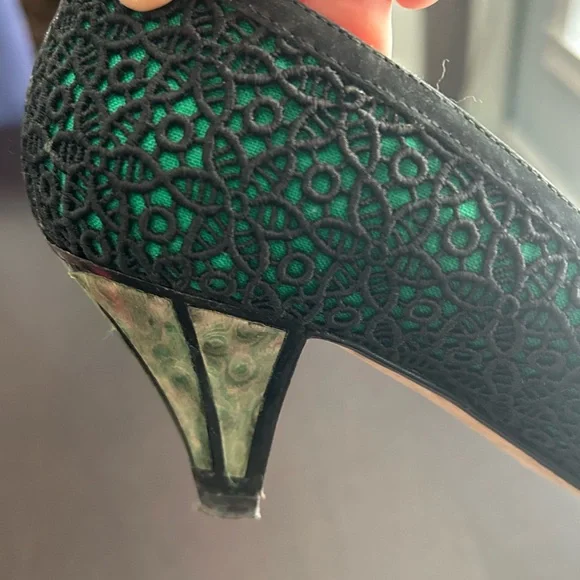 Baldinini Elegant Green and Black Heels with Textured Finish - Picture 6 of 6